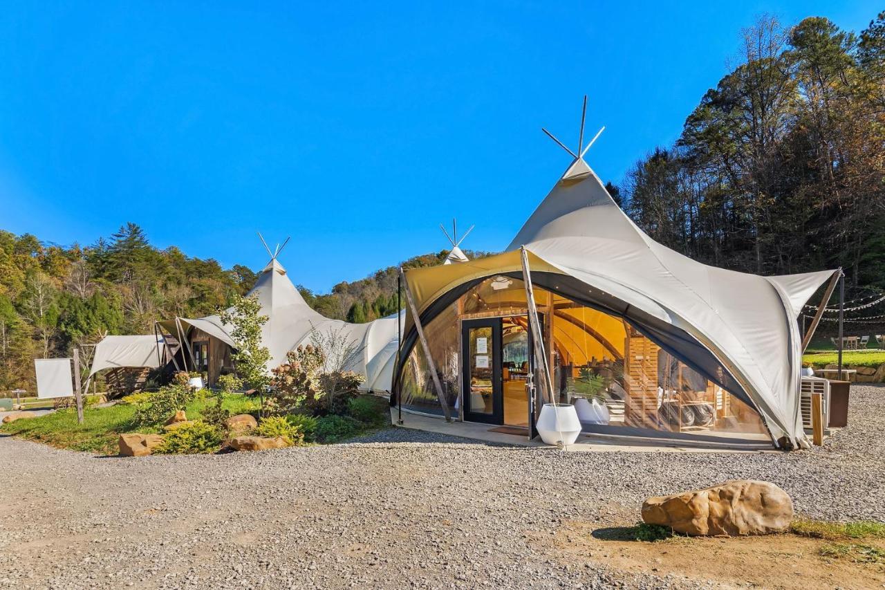 Under Canvas Great Smoky Mountains Hotel Pigeon Forge Exterior photo